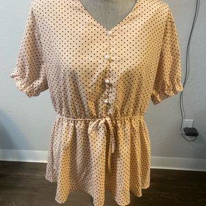 Ladies Blouse gathered in the middle bye a tie and 4 white buttons.